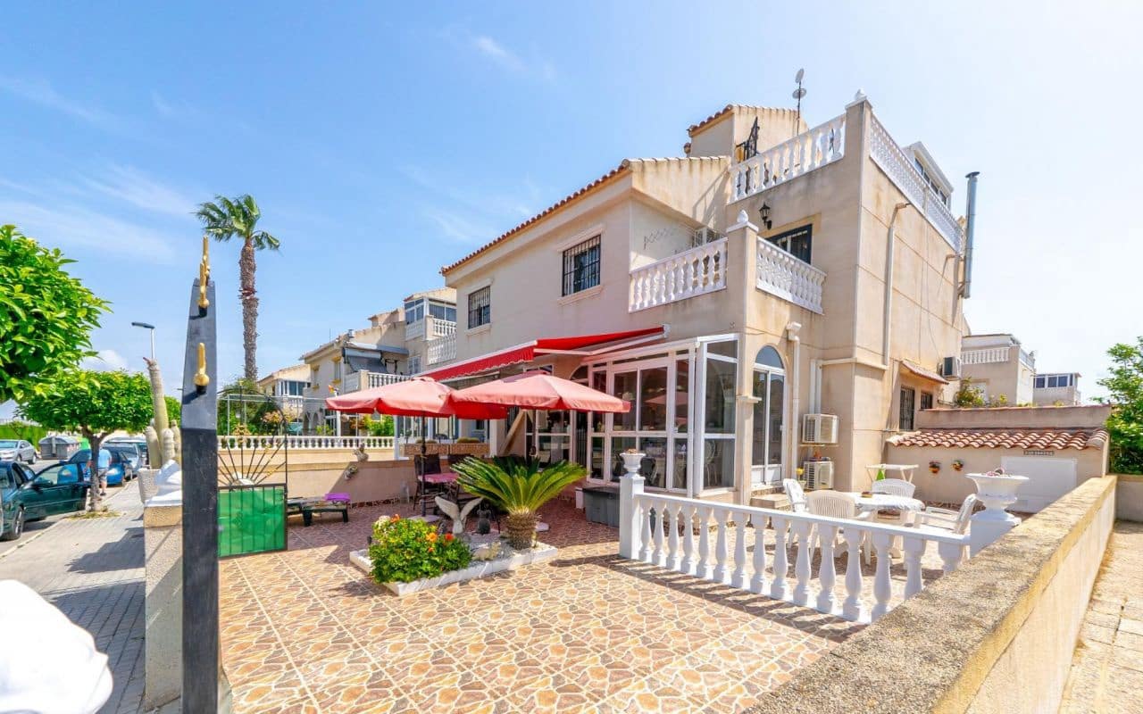 2 sovrum Hus till salu i Torrevieja med pool - 175 000 € (Ref: 9816519)