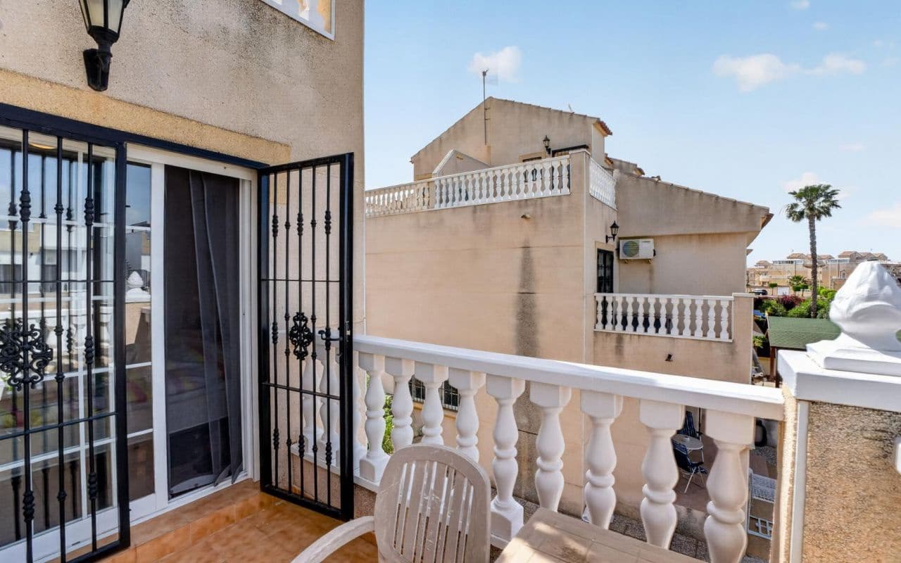 2 sovrum Hus till salu i Torrevieja med pool - 175 000 € (Ref: 9816519)