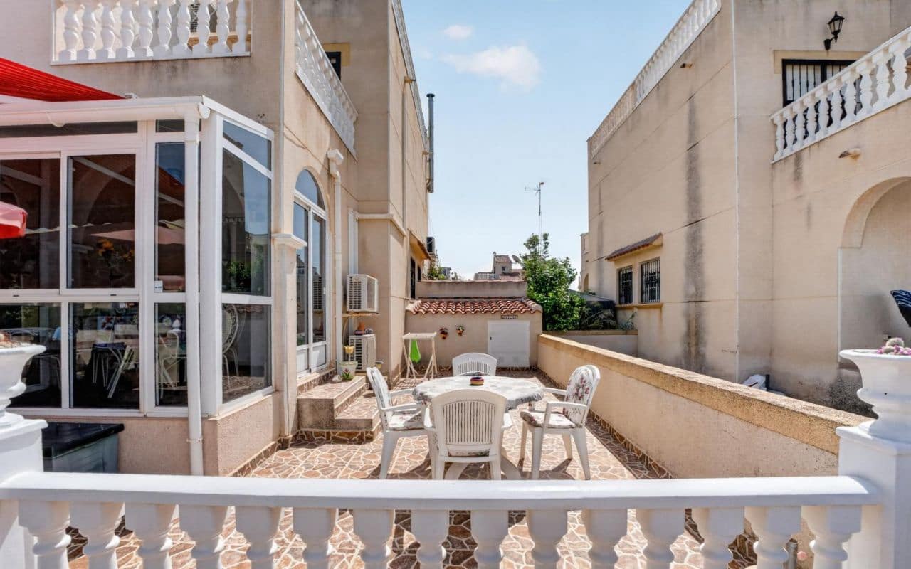 2 sovrum Hus till salu i Torrevieja med pool - 175 000 € (Ref: 9816519)