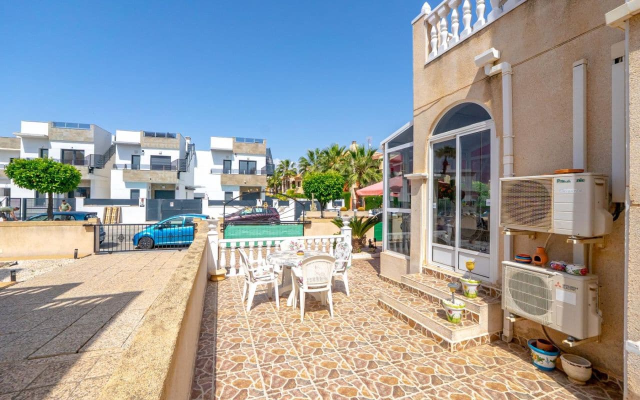 2 sovrum Hus till salu i Torrevieja med pool - 175 000 € (Ref: 9816519)