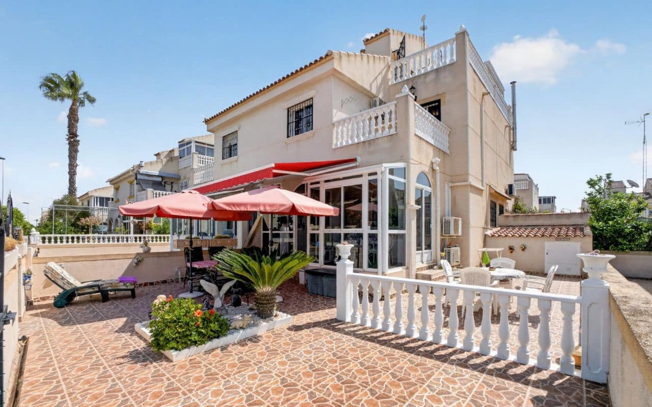 2 sovrum Hus till salu i Torrevieja med pool - 175 000 € (Ref: 9816519)