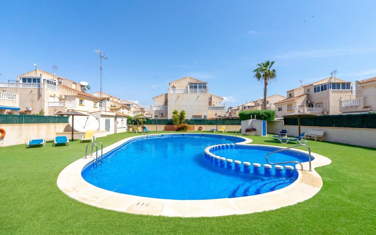 2 sovrum Hus till salu i Torrevieja med pool - 175 000 € (Ref: 9816519)