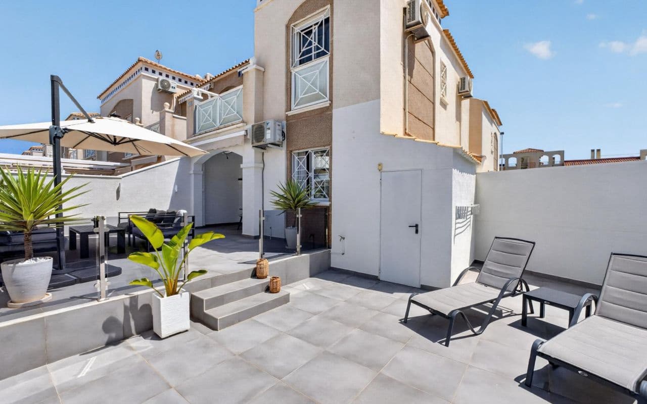 2 soveværelse Lejlighed til salg i Torrevieja med swimmingpool - € 219.000 (Ref: 9816521)