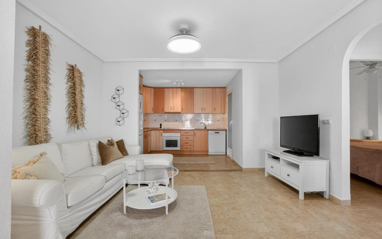 2 soveværelse Lejlighed til salg i Torrevieja med swimmingpool - € 219.000 (Ref: 9816521)