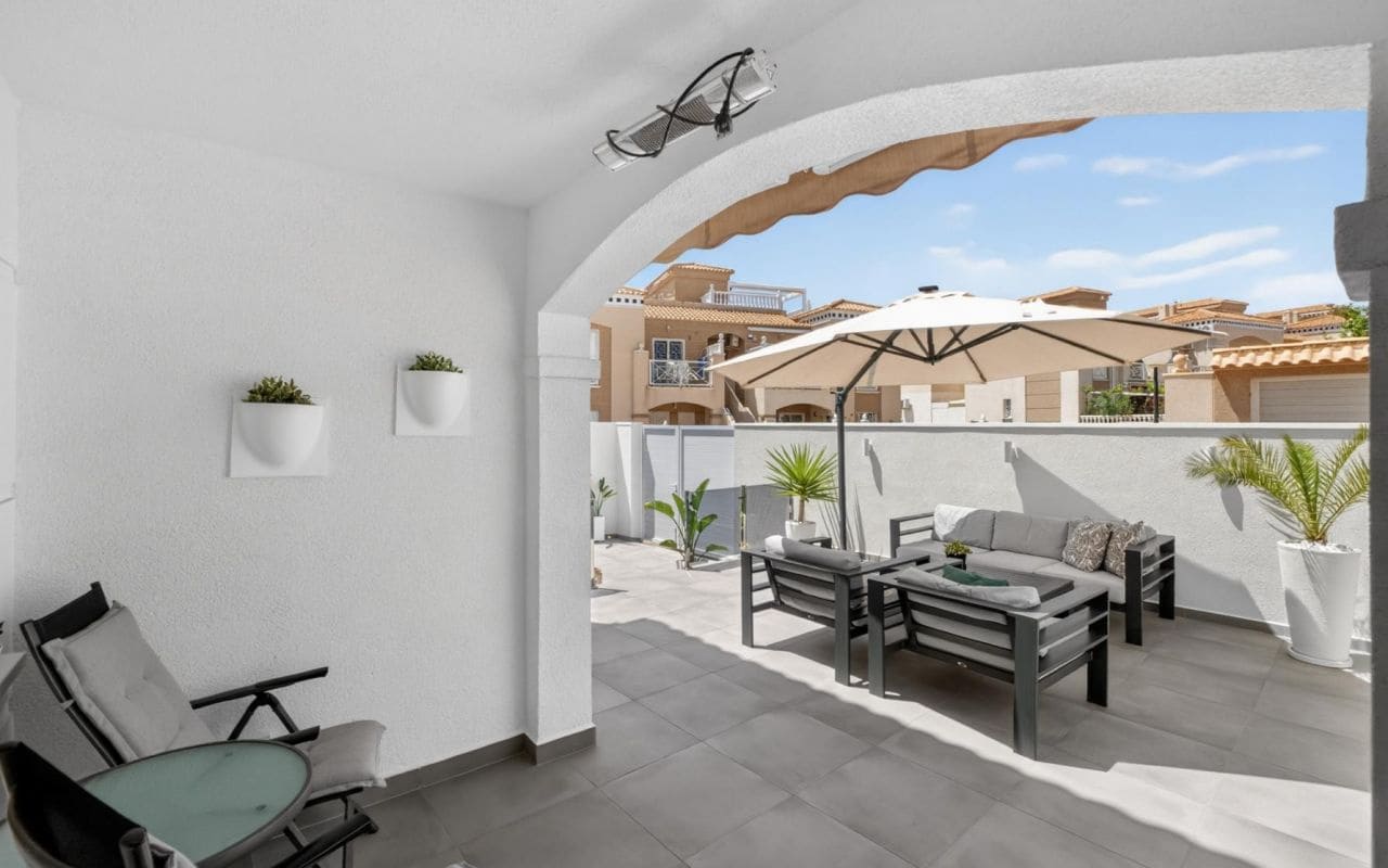 2 soveværelse Lejlighed til salg i Torrevieja med swimmingpool - € 219.000 (Ref: 9816521)