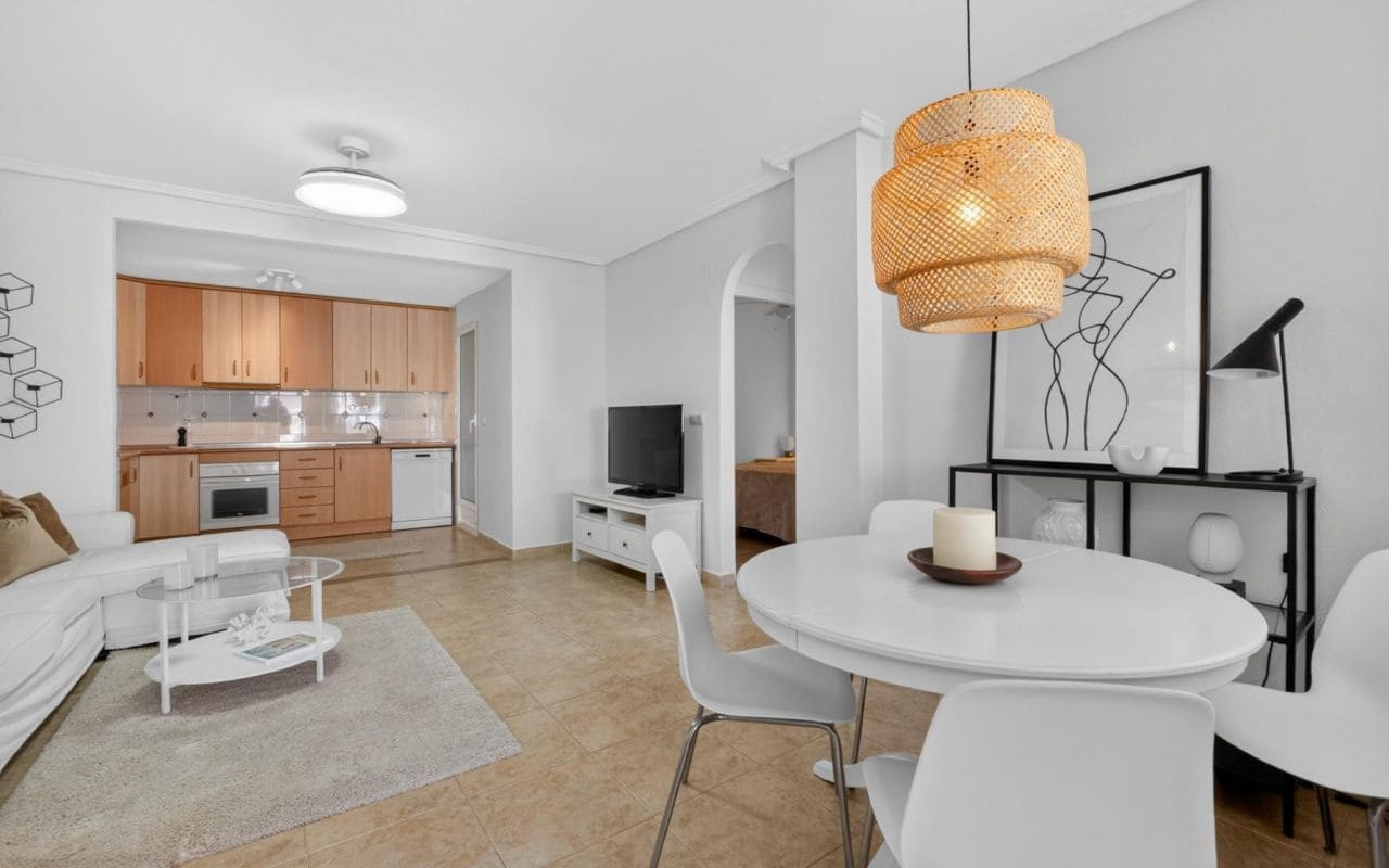 2 soveværelse Lejlighed til salg i Torrevieja med swimmingpool - € 219.000 (Ref: 9816521)