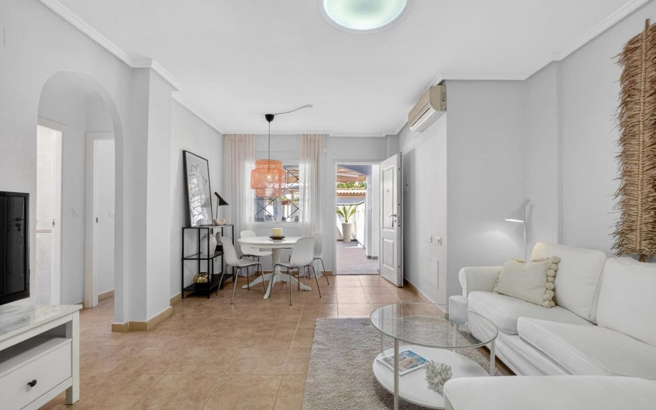 2 soveværelse Lejlighed til salg i Torrevieja med swimmingpool - € 219.000 (Ref: 9816521)
