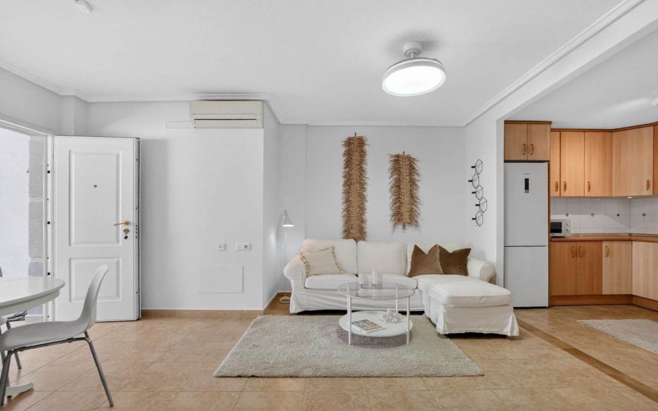 2 soveværelse Lejlighed til salg i Torrevieja med swimmingpool - € 219.000 (Ref: 9816521)
