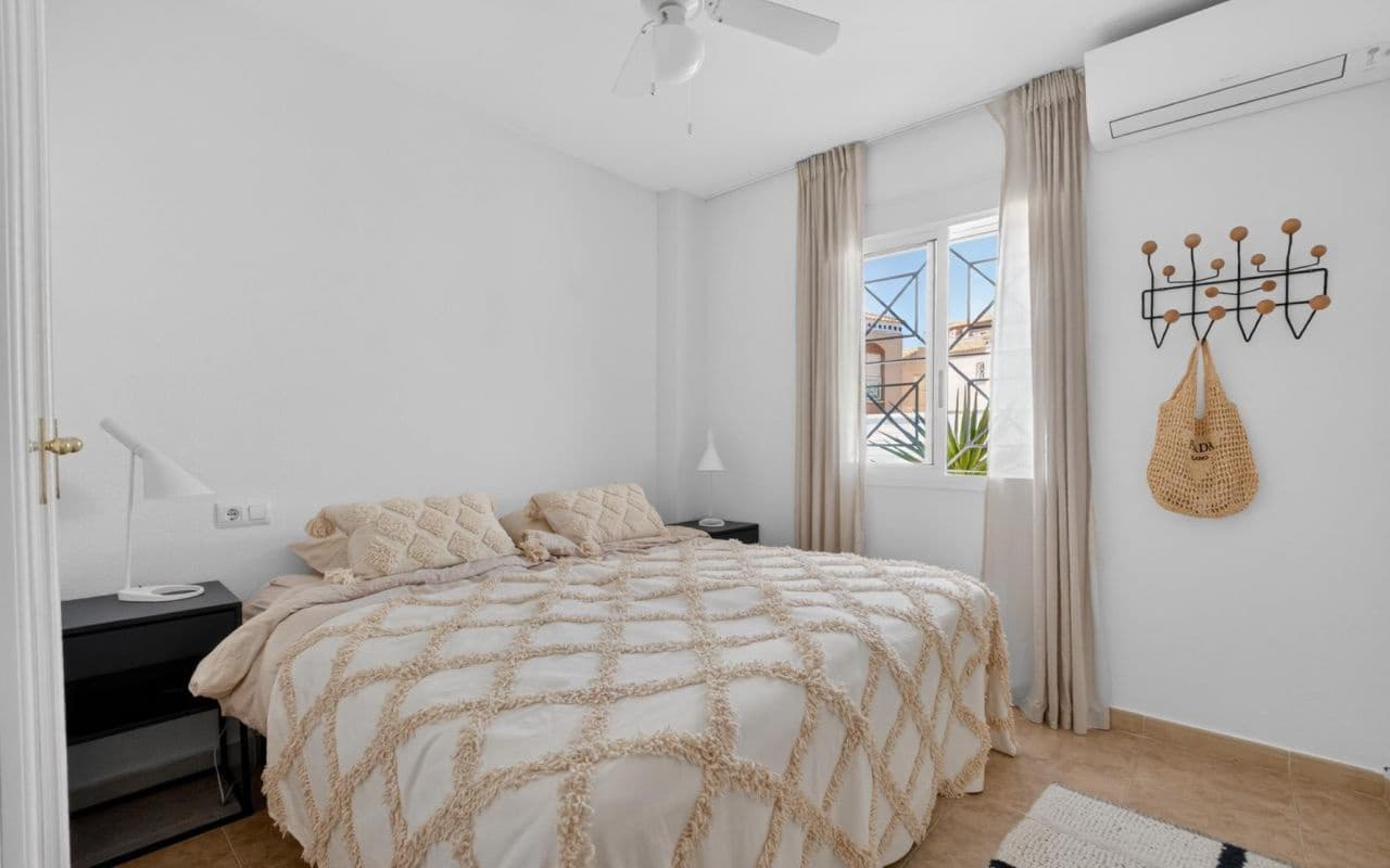 2 soveværelse Lejlighed til salg i Torrevieja med swimmingpool - € 219.000 (Ref: 9816521)