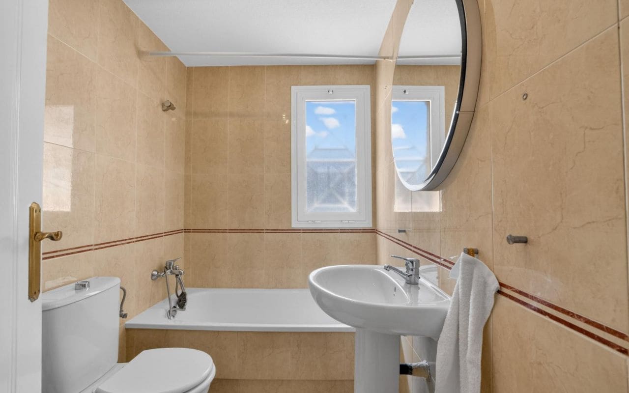 2 soveværelse Lejlighed til salg i Torrevieja med swimmingpool - € 219.000 (Ref: 9816521)