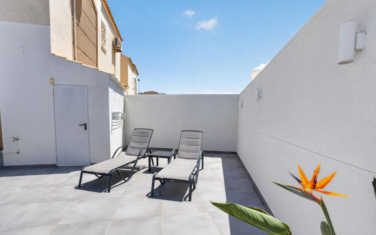 2 soveværelse Lejlighed til salg i Torrevieja med swimmingpool - € 219.000 (Ref: 9816521)