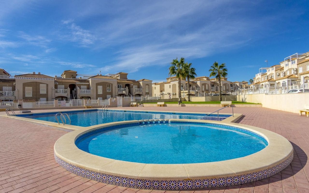 2 soveværelse Lejlighed til salg i Torrevieja med swimmingpool - € 219.000 (Ref: 9816521)