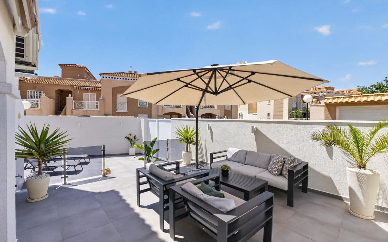 2 soveværelse Lejlighed til salg i Torrevieja med swimmingpool - € 219.000 (Ref: 9816521)