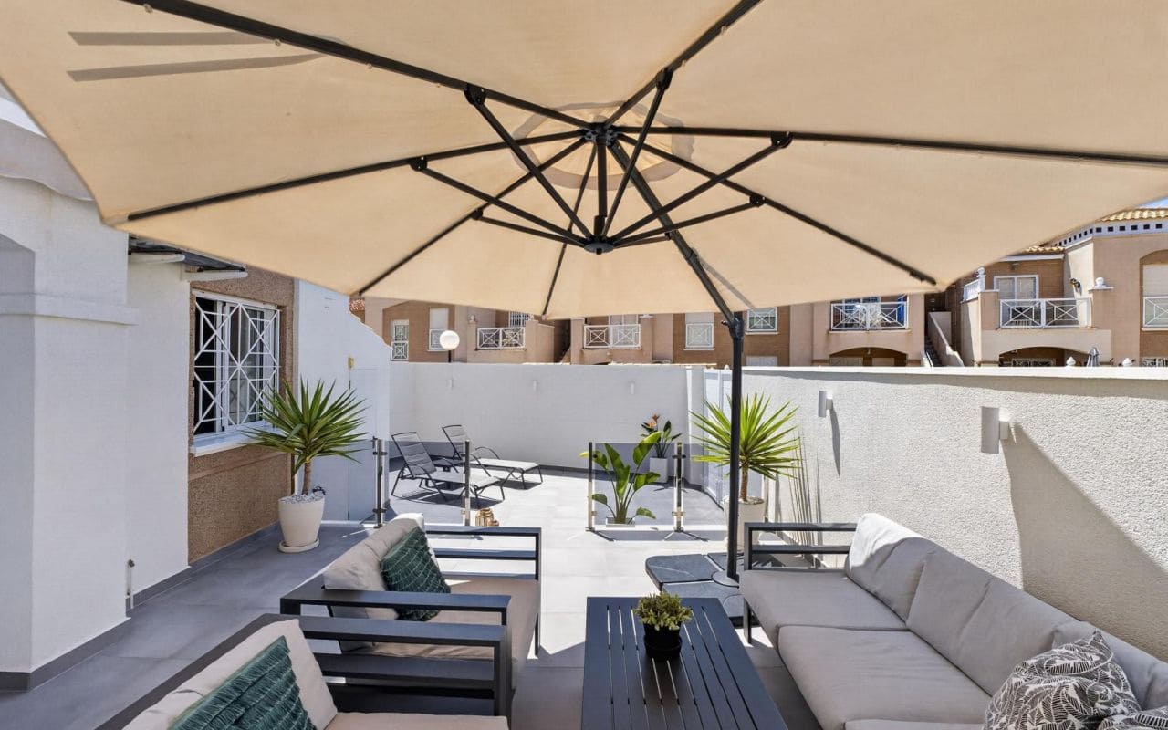 2 soveværelse Lejlighed til salg i Torrevieja med swimmingpool - € 219.000 (Ref: 9816521)