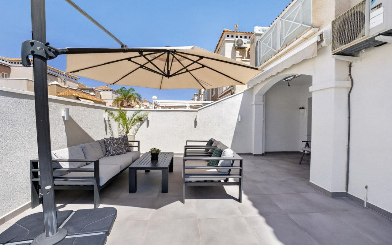 2 soveværelse Lejlighed til salg i Torrevieja med swimmingpool - € 219.000 (Ref: 9816521)