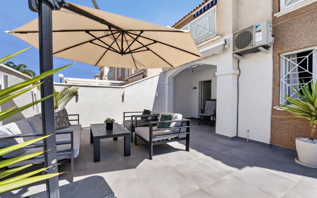 2 soveværelse Lejlighed til salg i Torrevieja med swimmingpool - € 219.000 (Ref: 9816521)