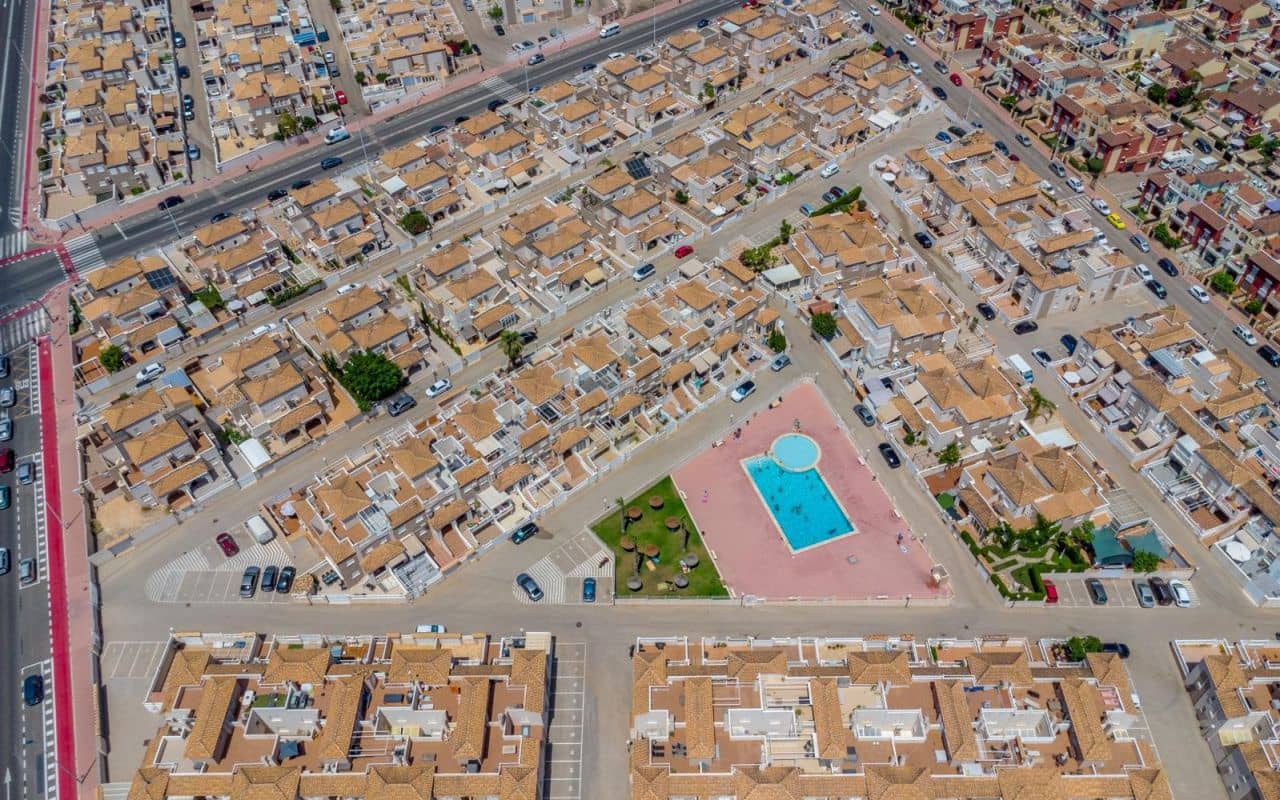 2 soveværelse Lejlighed til salg i Torrevieja med swimmingpool - € 219.000 (Ref: 9816521)
