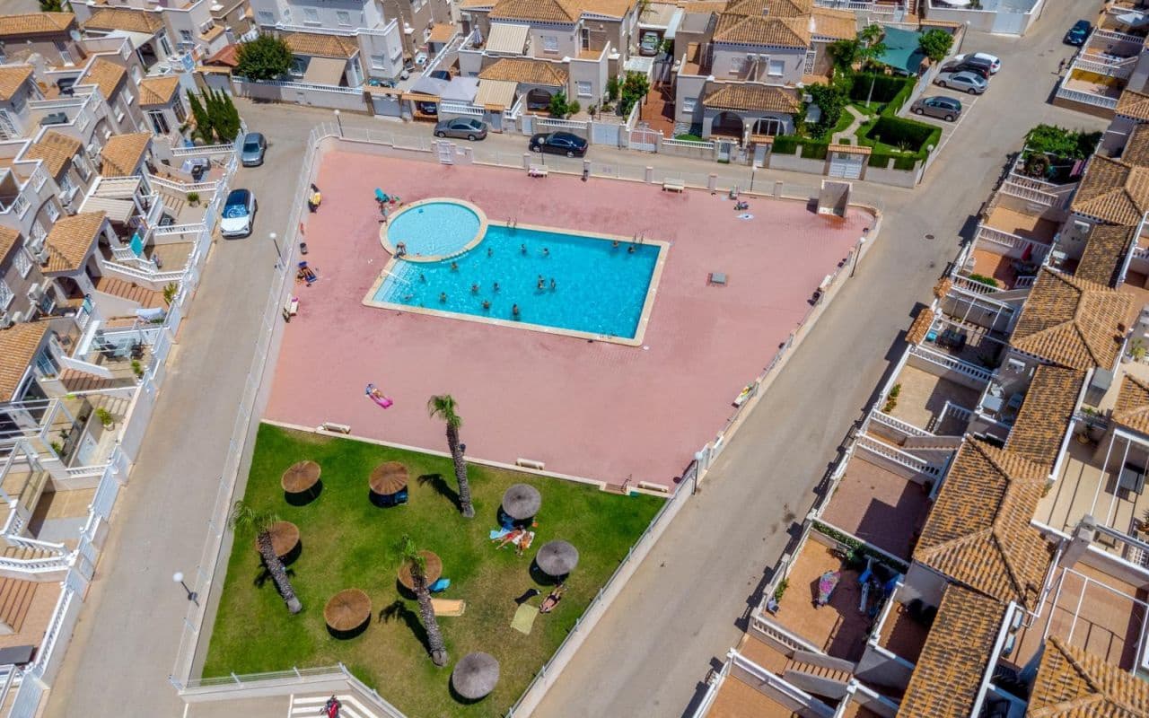 2 soveværelse Lejlighed til salg i Torrevieja med swimmingpool - € 219.000 (Ref: 9816521)