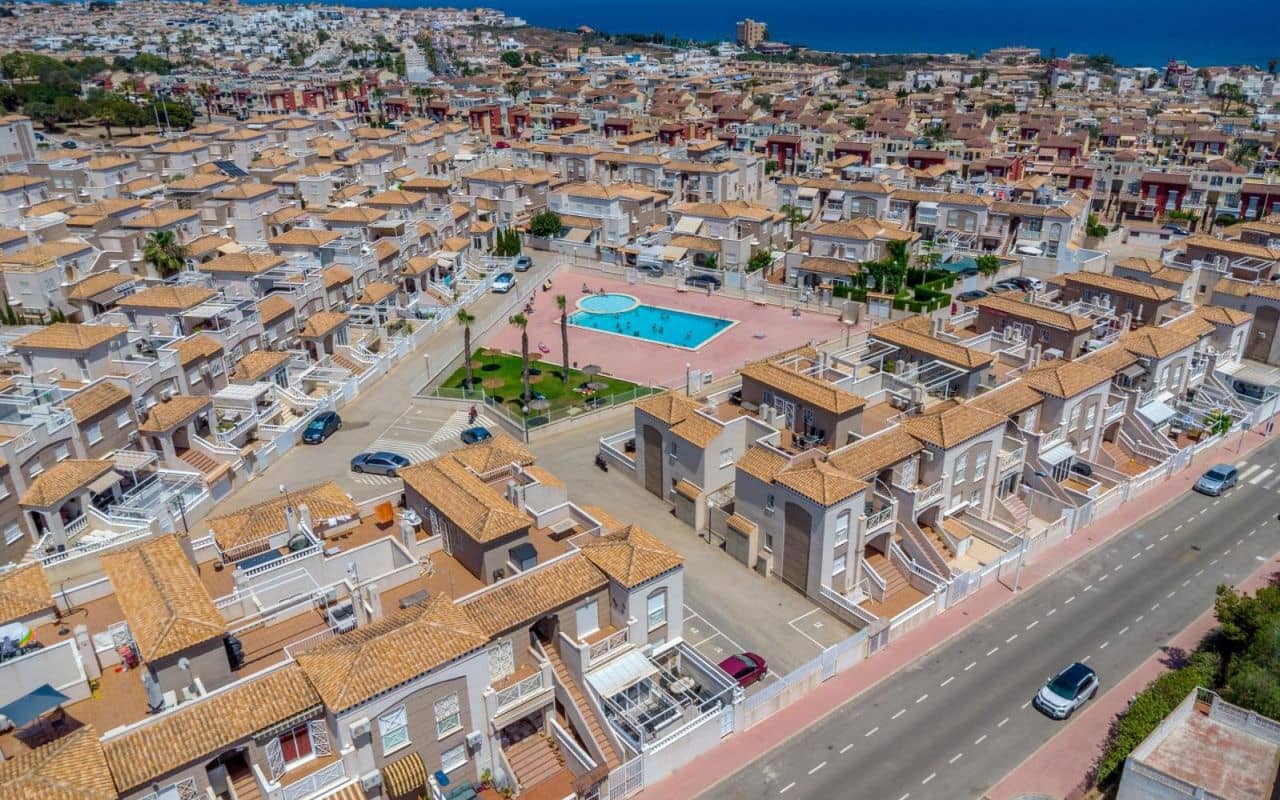 2 soveværelse Lejlighed til salg i Torrevieja med swimmingpool - € 219.000 (Ref: 9816521)