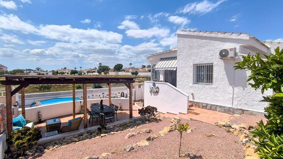 4 slaapkamer Villa te koop in Ciudad Quesada met zwembad garage - € 450.000 (Ref: 9821499)
