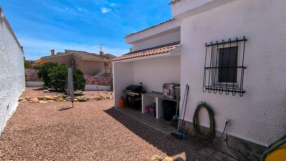 4 slaapkamer Villa te koop in Ciudad Quesada met zwembad garage - € 450.000 (Ref: 9821499)