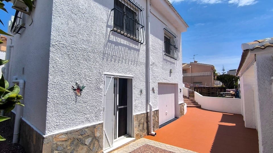 4 slaapkamer Villa te koop in Ciudad Quesada met zwembad garage - € 450.000 (Ref: 9821499)