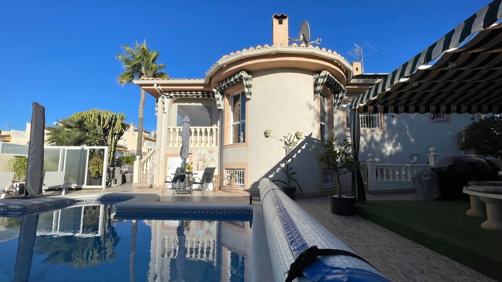 5 soverom Villa til salgs i Benimar med svømmebasseng - € 498 000 (Ref: 9827523)