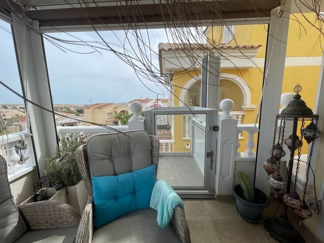 Chalet de 3 habitaciones en La Marina, Elche / Elx en venta con piscina garaje - 310.000 € (Ref: 9827524)