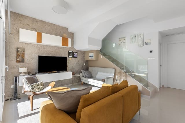 Chalet de 3 habitaciones en Ciudad Quesada, Rojales en venta con piscina - 449.000 € (Ref: 9827681)