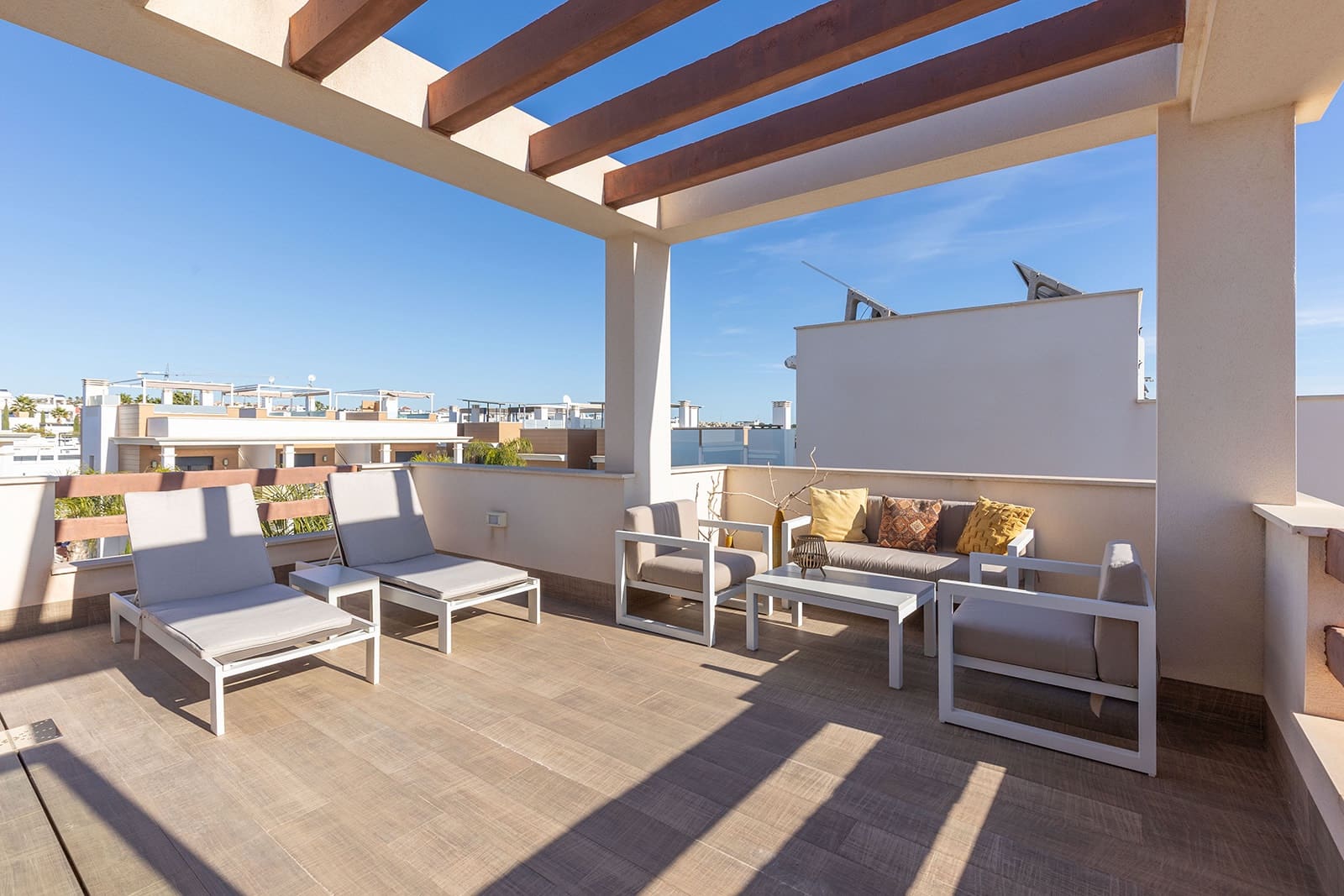 Chalet de 3 habitaciones en Ciudad Quesada en venta con piscina - 449.000 € (Ref: 9827681)