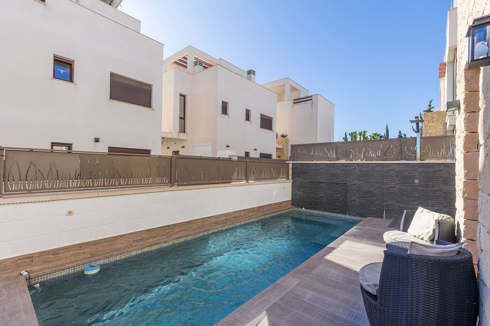 Chalet de 3 habitaciones en Ciudad Quesada en venta con piscina - 449.000 € (Ref: 9827681)