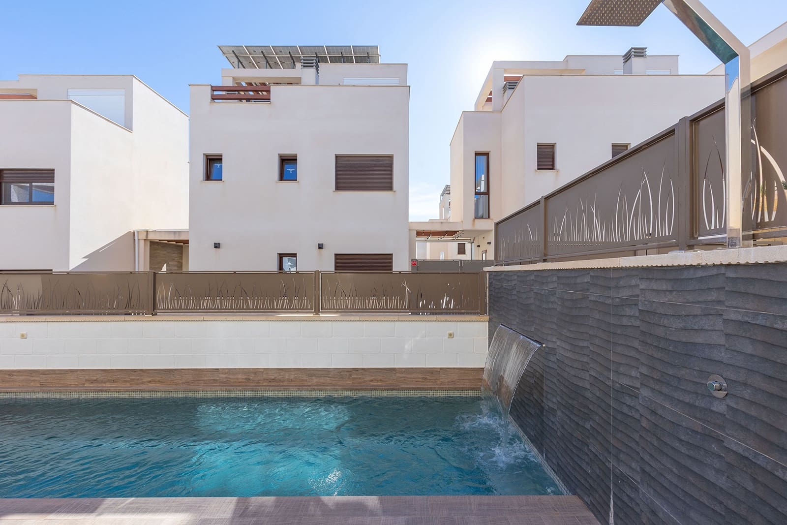 Chalet de 3 habitaciones en Ciudad Quesada en venta con piscina - 449.000 € (Ref: 9827681)