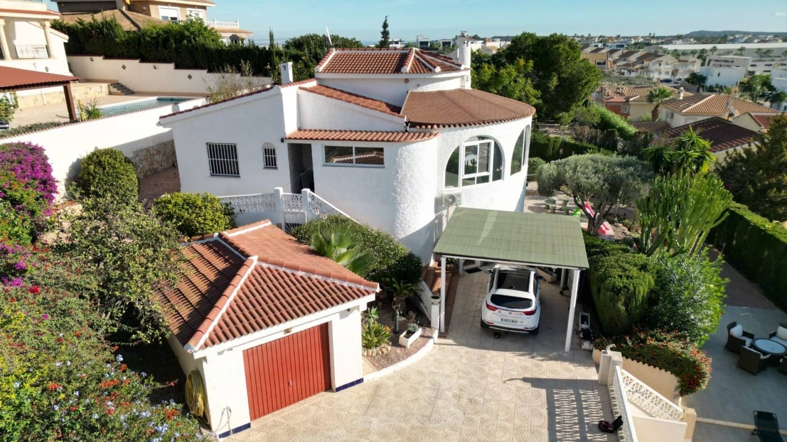 5 makuuhuone Huvila myytävänä paikassa Ciudad Quesada mukana uima-altaan 
autotalli - 695 000 € (Ref: 9827790)
