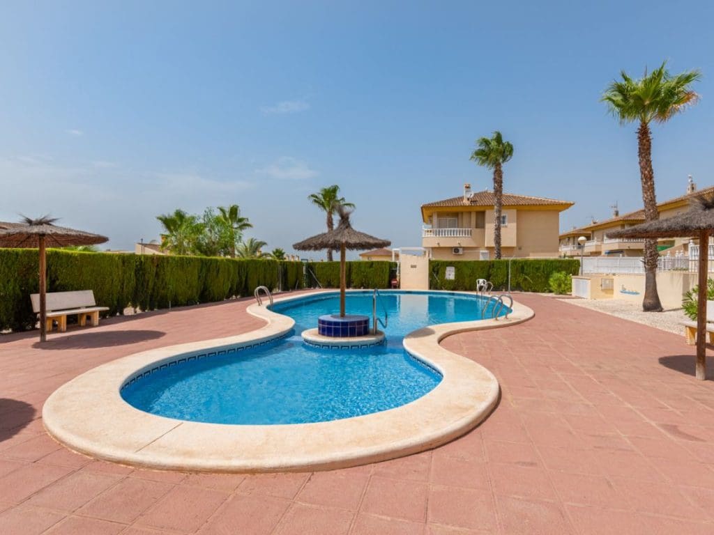 Pareado de 4 habitaciones en Benimar en venta con piscina - 262.500 € (Ref: 9829773)