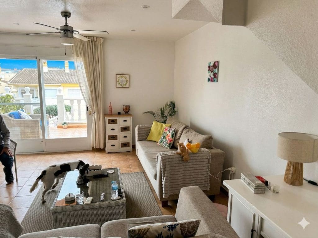 Pareado de 4 habitaciones en Benimar en venta con piscina - 262.500 € (Ref: 9829773)