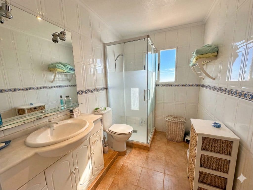 Pareado de 4 habitaciones en Benimar en venta con piscina - 262.500 € (Ref: 9829773)