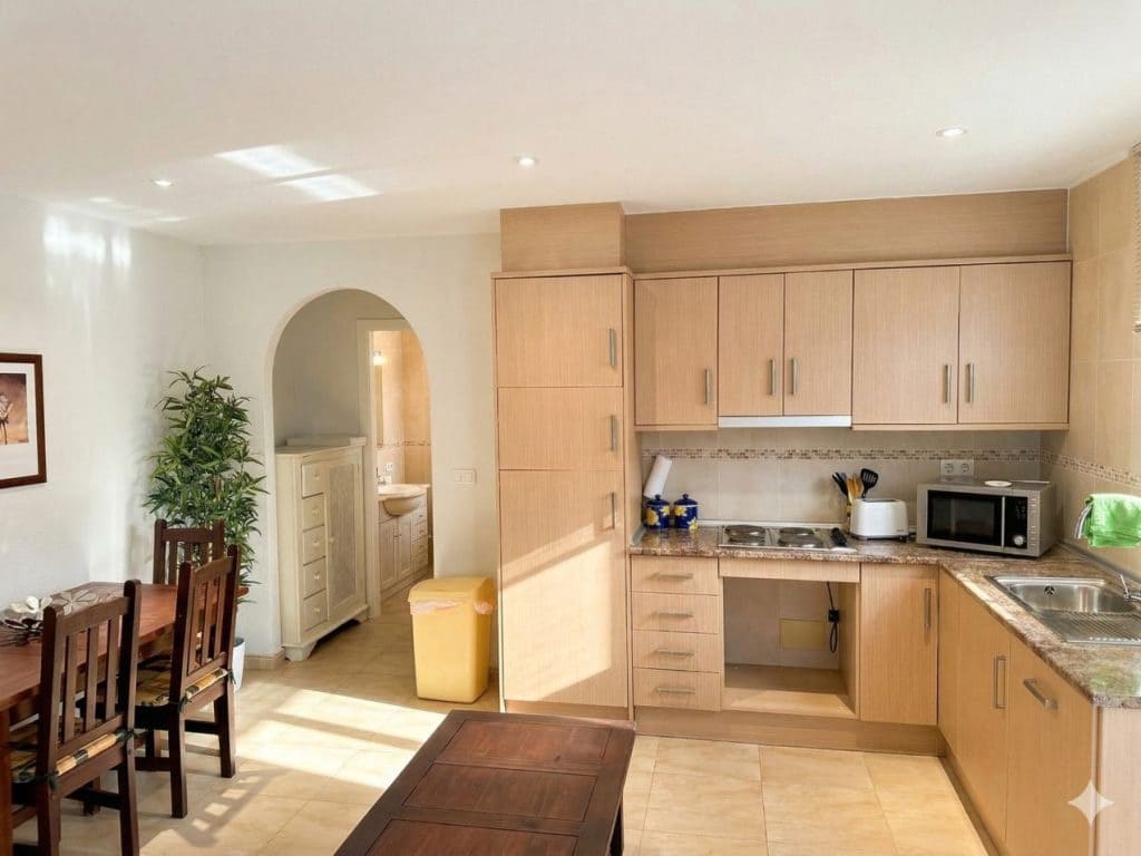 Pareado de 4 habitaciones en Benimar en venta con piscina - 262.500 € (Ref: 9829773)