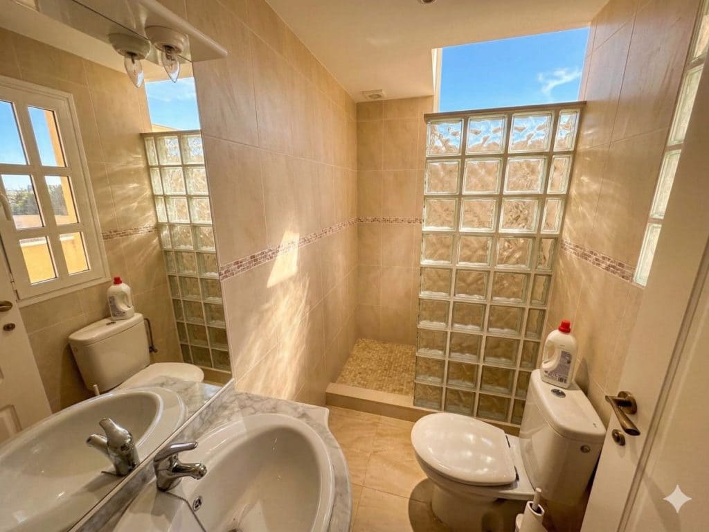 Pareado de 4 habitaciones en Benimar en venta con piscina - 262.500 € (Ref: 9829773)