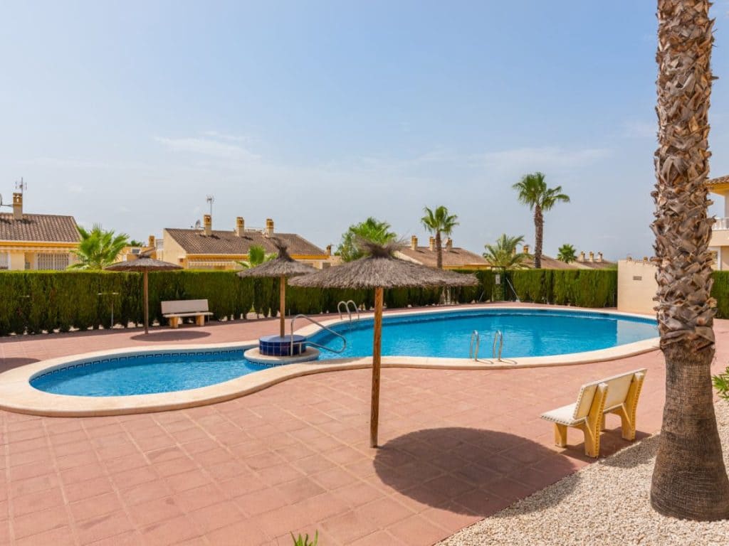 Pareado de 4 habitaciones en Benimar en venta con piscina - 262.500 € (Ref: 9829773)