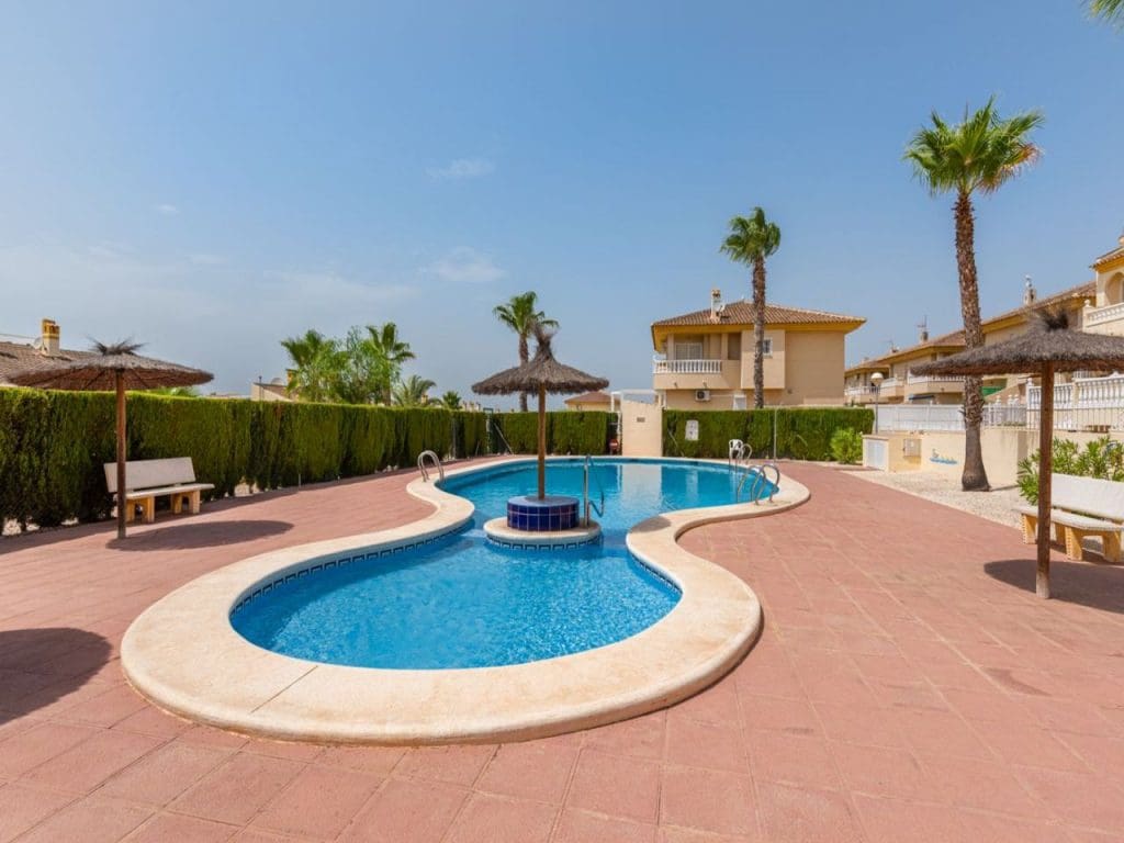 Pareado de 4 habitaciones en Benimar en venta con piscina - 262.500 € (Ref: 9829773)