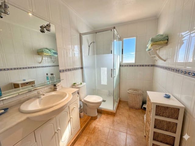 Pareado de 4 habitaciones en Benimar, Benijófar en venta con piscina - 262.500 € (Ref: 9829773)