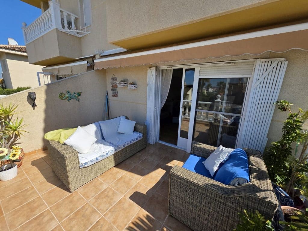 Pareado de 4 habitaciones en Benimar en venta con piscina - 262.500 € (Ref: 9829773)