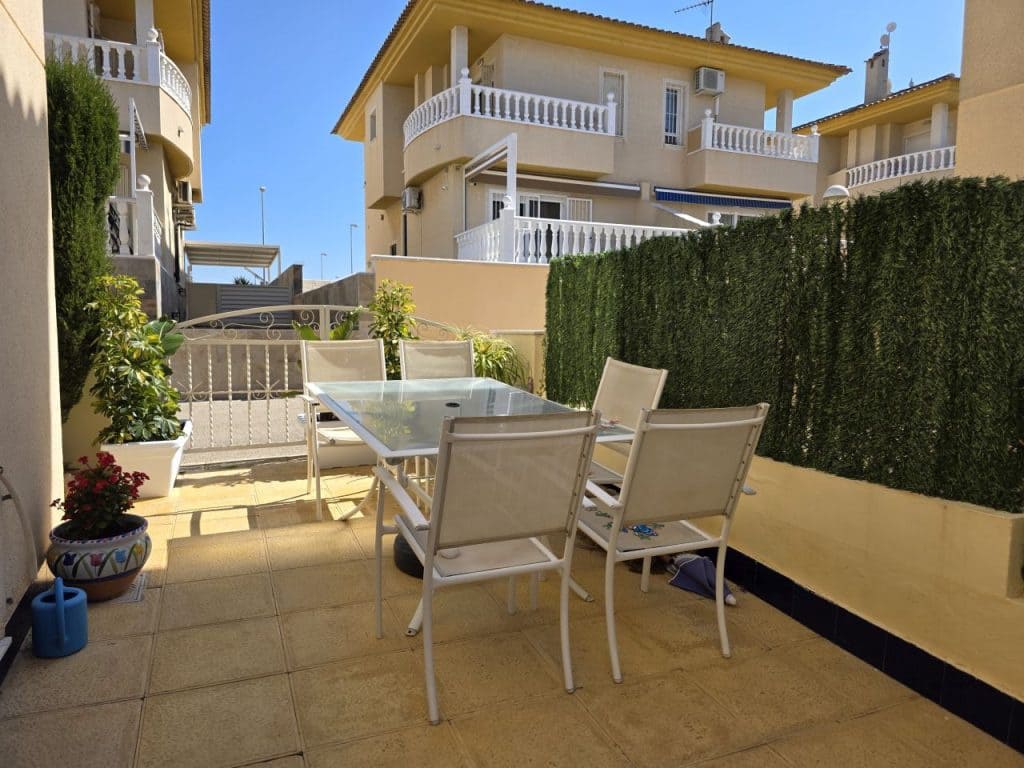 Pareado de 4 habitaciones en Benimar en venta con piscina - 262.500 € (Ref: 9829773)