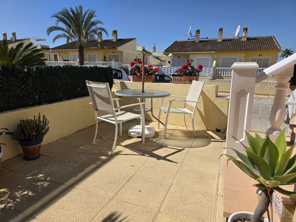 Pareado de 4 habitaciones en Benimar en venta con piscina - 262.500 € (Ref: 9829773)