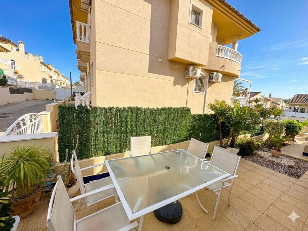Pareado de 4 habitaciones en Benimar en venta con piscina - 262.500 € (Ref: 9829773)
