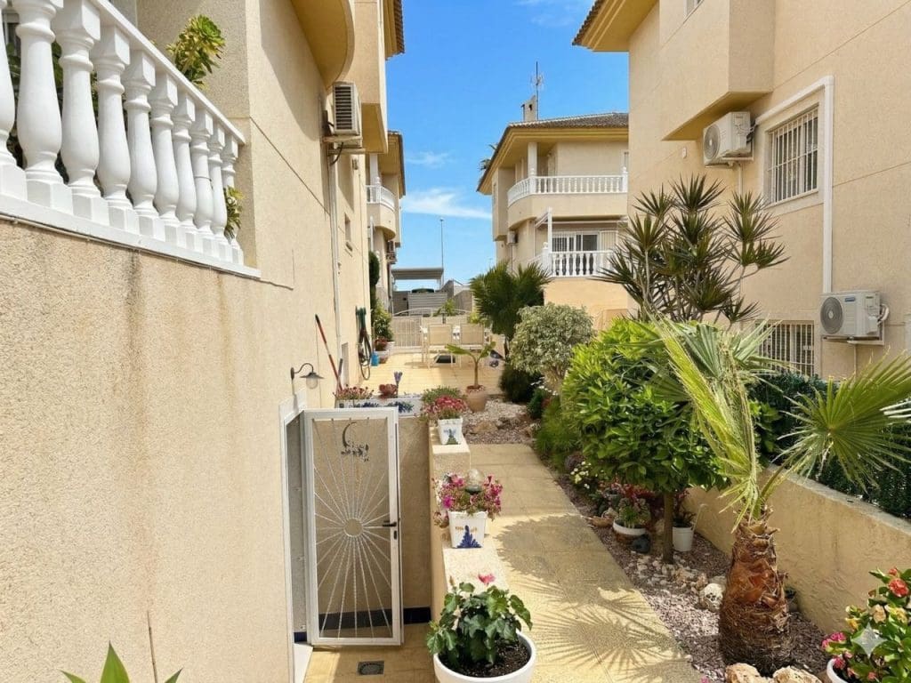Pareado de 4 habitaciones en Benimar en venta con piscina - 262.500 € (Ref: 9829773)