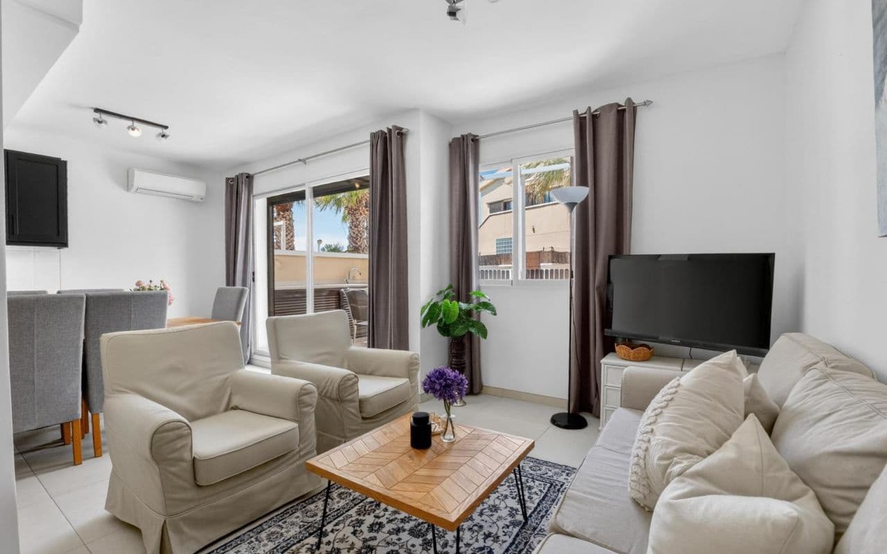 2 quarto Moradia Geminada para venda em Cabo Roig com piscina - 289 000 € (Ref: 9832901)