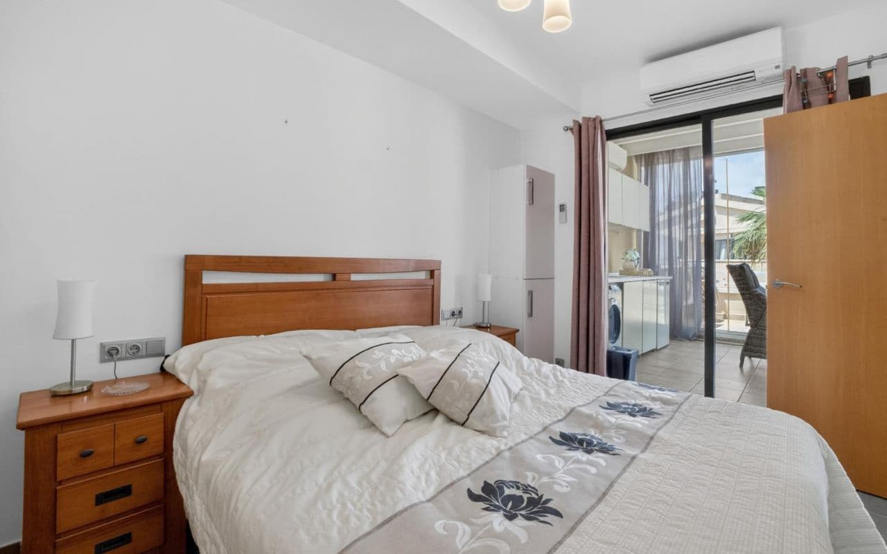 2 quarto Moradia Geminada para venda em Cabo Roig com piscina - 289 000 € (Ref: 9832901)
