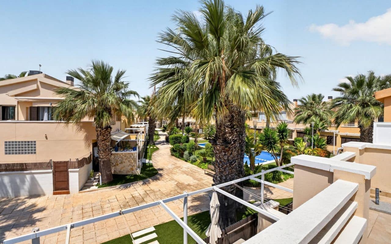 2 quarto Moradia Geminada para venda em Cabo Roig com piscina - 289 000 € (Ref: 9832901)