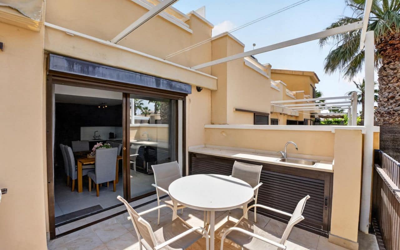 2 quarto Moradia Geminada para venda em Cabo Roig com piscina - 289 000 € (Ref: 9832901)